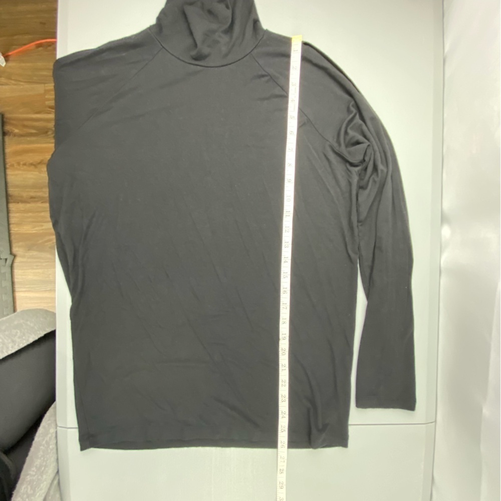 Athleta Women's Black Long Sleeve Cold Shoulder Turtleneck Top Sz Medium - Picture 9 of 14